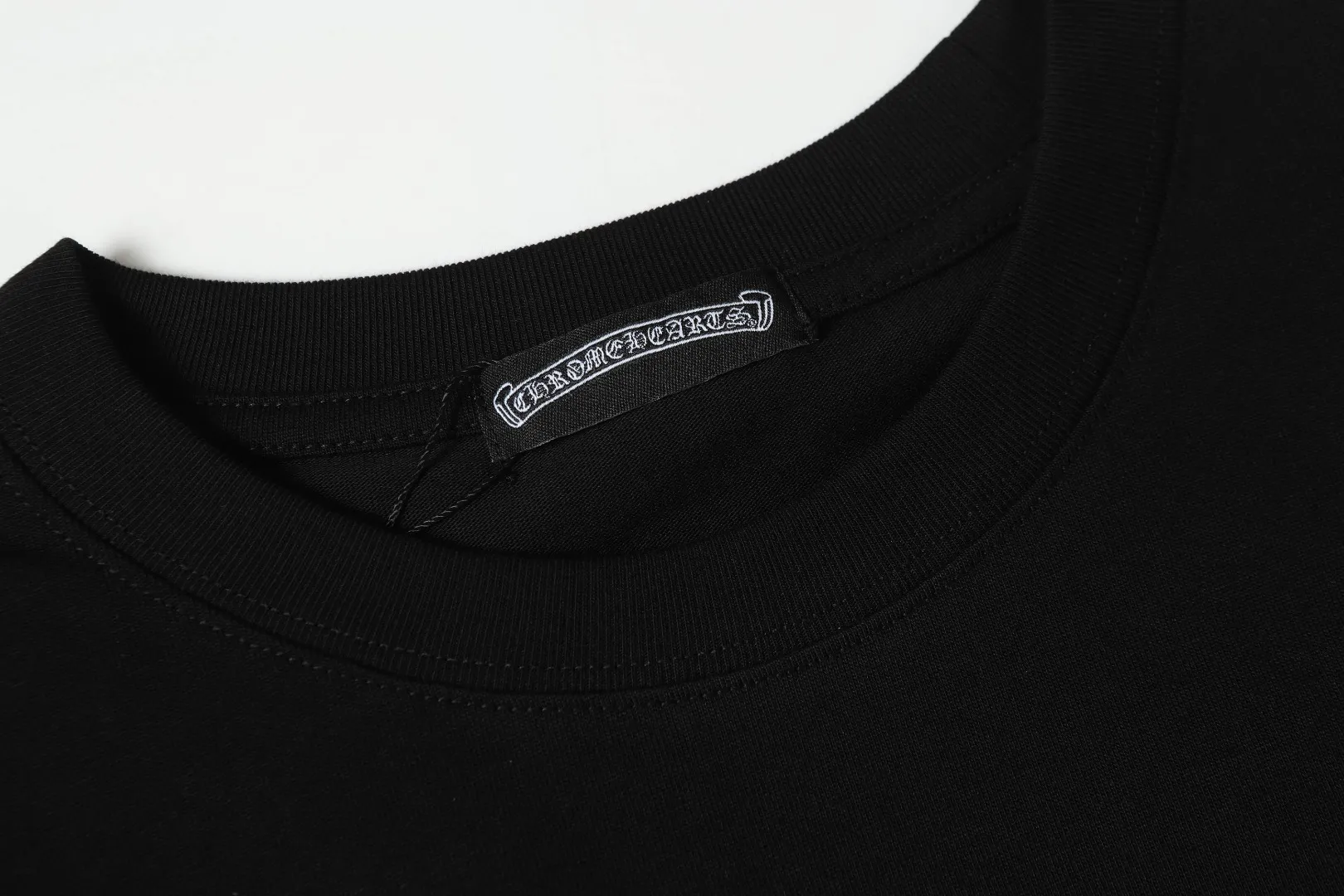 P150 Chrome Hearts* Chrome Hearts are made of 300g double yarn fabric, 1*1 Solona rib, imported digital white ink direct printing, in the perfect blend of fashion and science, a feast of precision and color, high-definition color details, green and environmentally friendly concepts, loose version, same style for men and women. Color: Black White Size: XS S M L